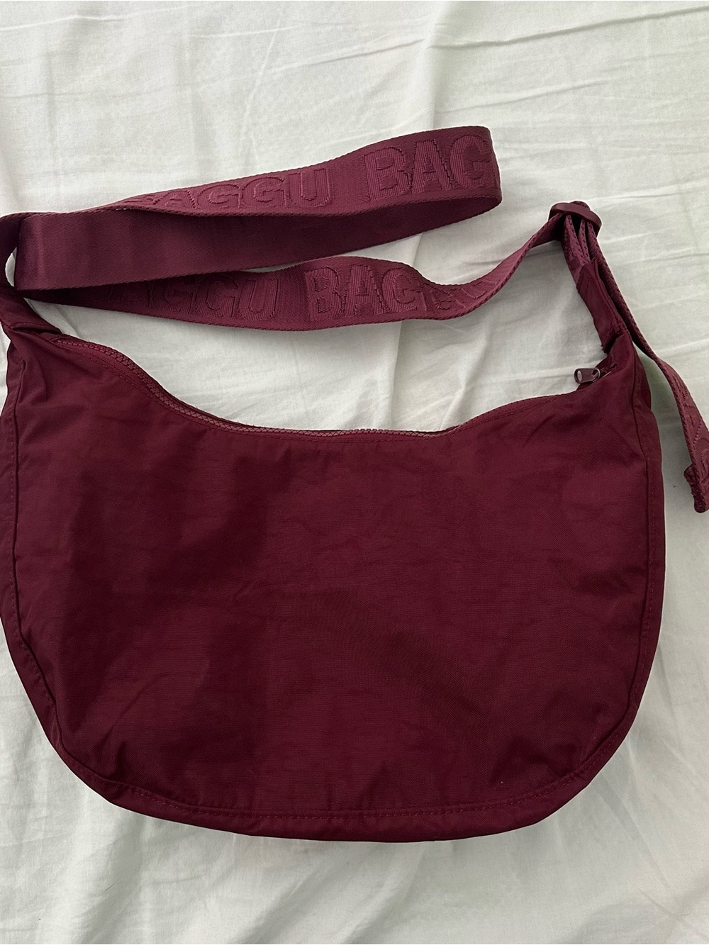 BAGGU oxblood medium crescent bag